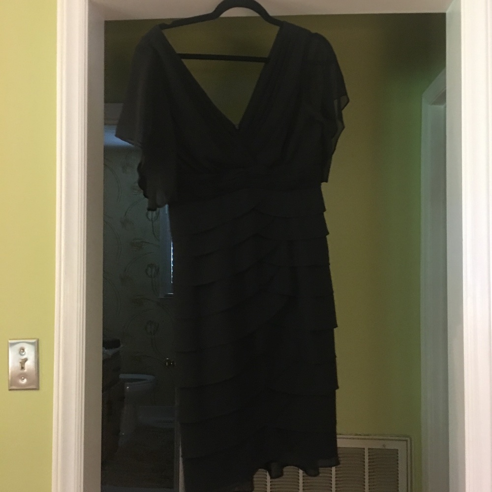 BLACK COCKTAIL DRESS - Picture 2 of 5